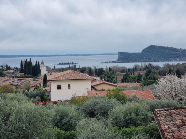 Case e ville in vendita di 225 m² in Via Zublino