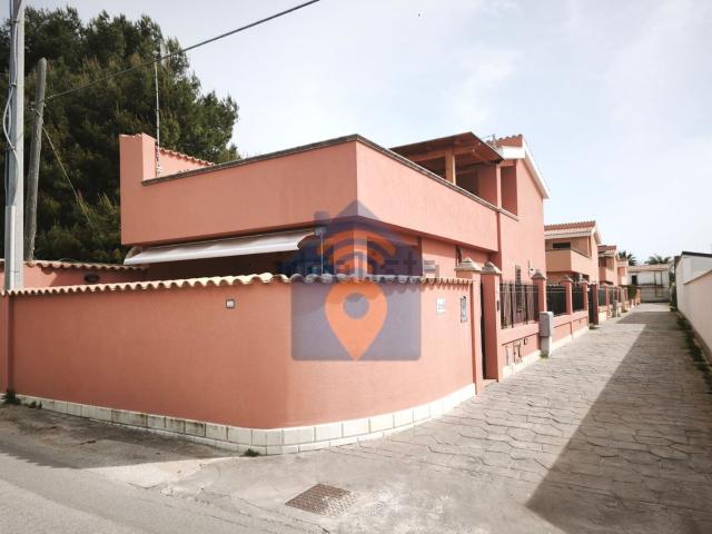 Case e ville in vendita di 225 m² in Contrada Cavallaro, 36
