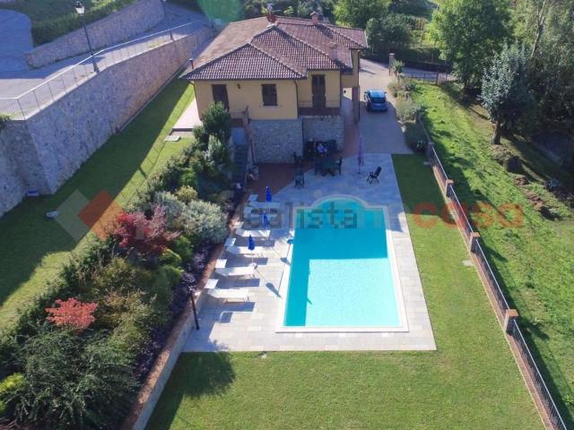 Case e ville in vendita di 225 m² in Strada Comunale di Monte Pigoli, 43