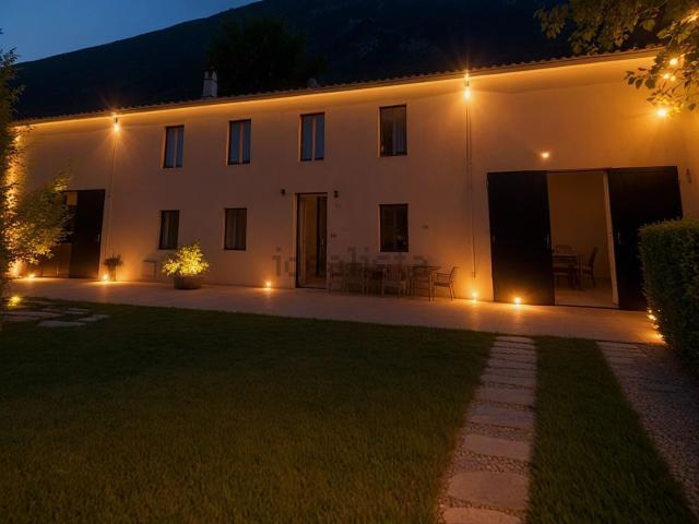 Case e ville in vendita di 225 m² in Strada Cava in Vigatto, 49