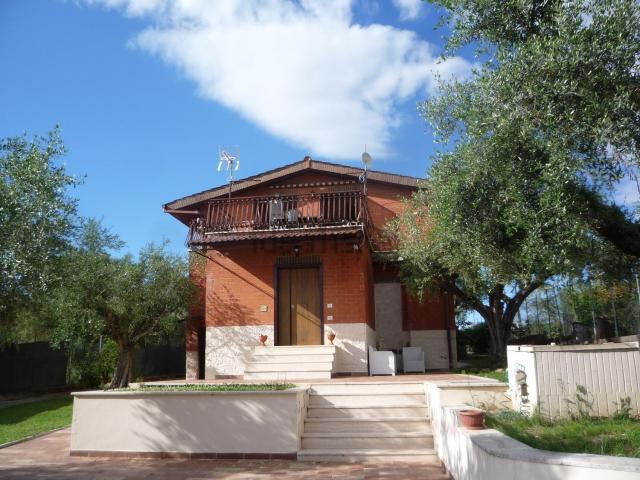 Case e ville in vendita di 225 m² in Strada della Badiola, 44