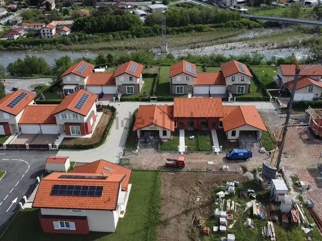 Case e ville in vendita di 226 m² in Via Abate Salvatore Lirelli