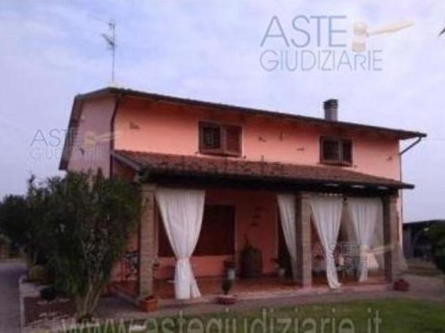 Case e ville in vendita di 226 m² in Via Guberta