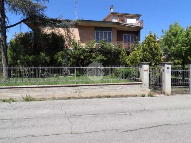Case e ville in vendita di 226 m² in Via Eleonora Duse, 16