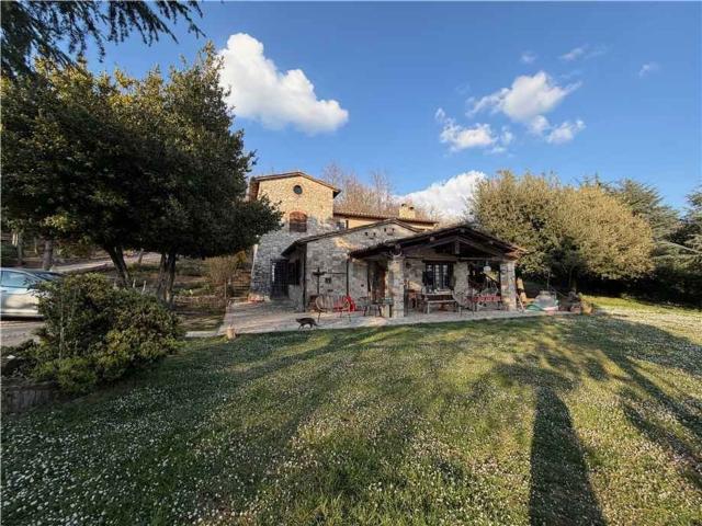 Case e ville in vendita di 226 m² in Via Santa maria