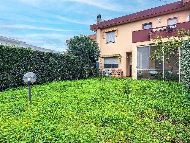 Case e ville in vendita di 226 m² in Via Tharros