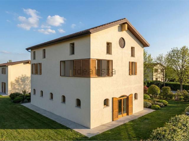 Case e ville in vendita di 226 m² in Strada Cadiane, 45