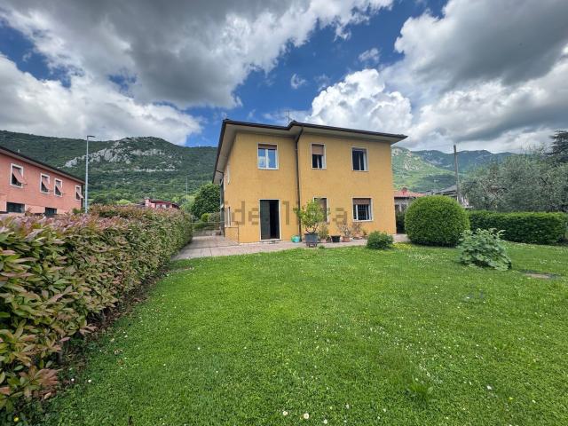 Case e ville in vendita di 227 m² in Via Camillo Benso Cavour