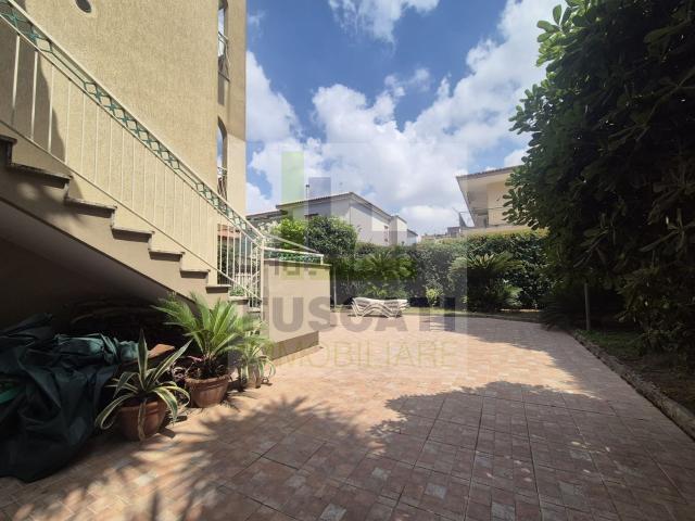 Case e ville in vendita di 227 m² in Via Cesare Pavese
