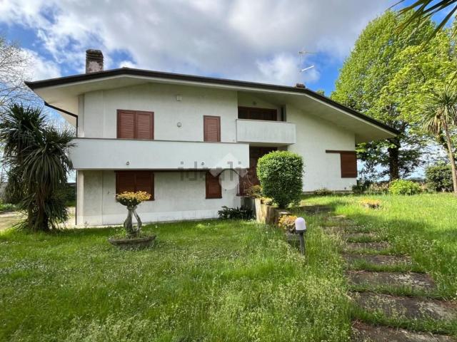 Case e ville in vendita di 227 m² in Via Adriano Olivetti, 3