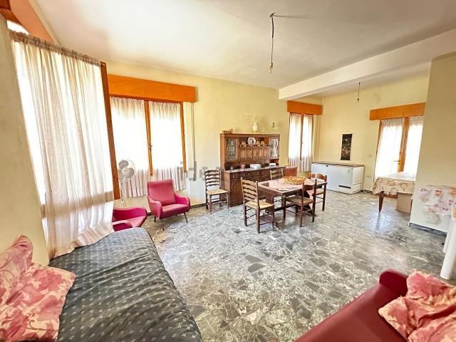 Case e ville in vendita di 227 m² in Via San Pietro, 5