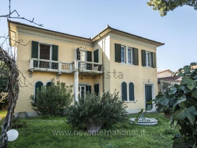 Case e ville in vendita di 227 m² in Via Sardegna