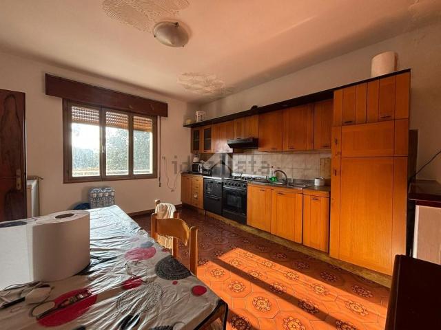 Case e ville in vendita di 227 m² in Via Piovine, 12