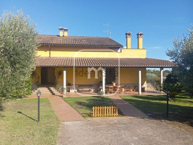 Case e ville in vendita di 227 m² in Via Riserva della Bandita, 12
