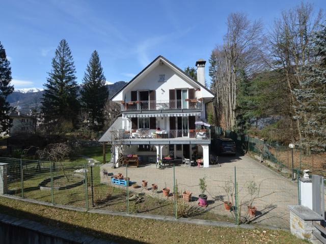 Case e ville in vendita di 227 m² in Via Vittorio Veneto, 17