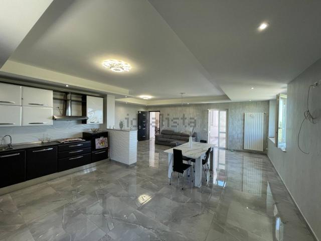 Case e ville in vendita di 228 m² in Via Colle della Castagna
