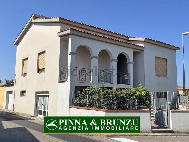 Case e ville in vendita di 228 m² in Via Amsicora, 28