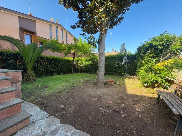 Case e ville in vendita di 228 m² in Via Giuseppe Adami