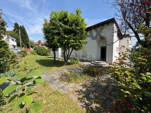 Case e ville in vendita di 228 m² in Via della Libertà, 34