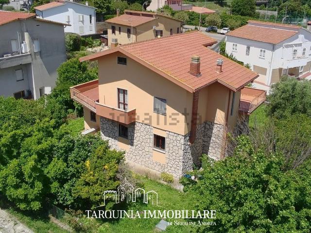 Case e ville in vendita di 228 m² in Via delle Eriche, 16