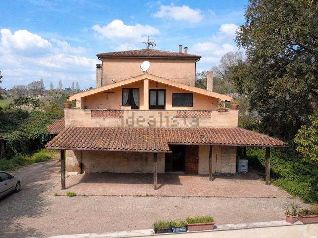 Case e ville in vendita di 228 m² in Via delle Salvie, 1