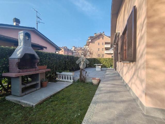 Case e ville in vendita di 228 m² in Via Ernesto Teodoro Moneta, 9
