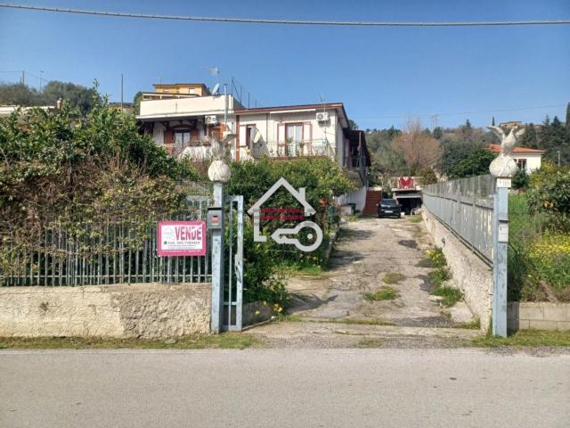 Case e ville in vendita di 228 m² in Via Fuonti, 169