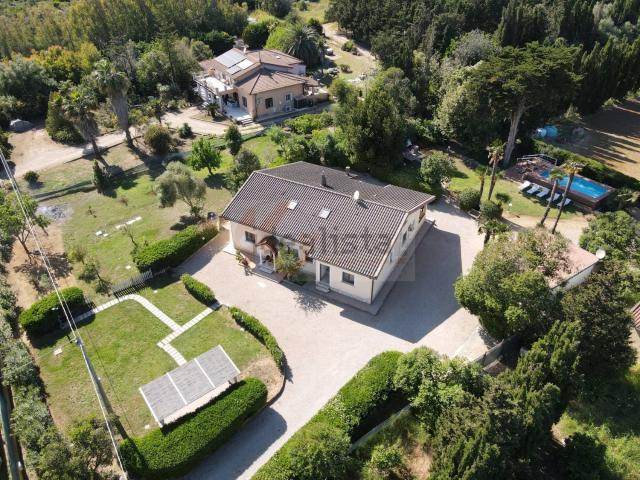 Case e ville in vendita di 228 m² in Via Ozieri, 34