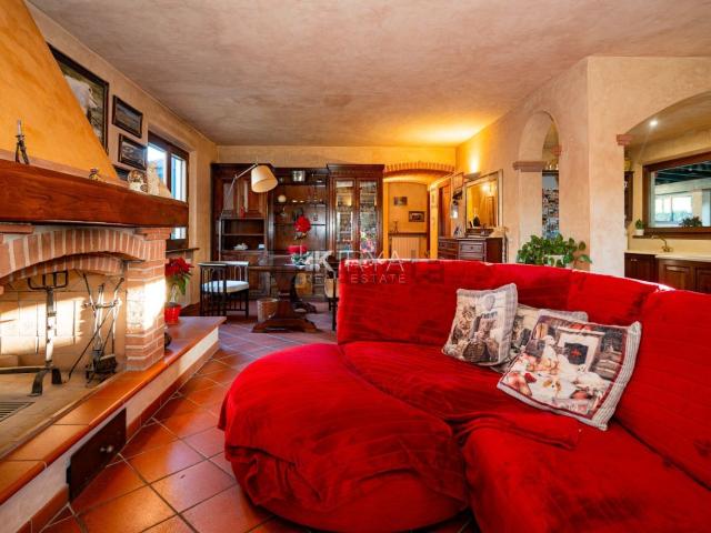 Case e ville in vendita di 228 m² in Via Sardegna, 16