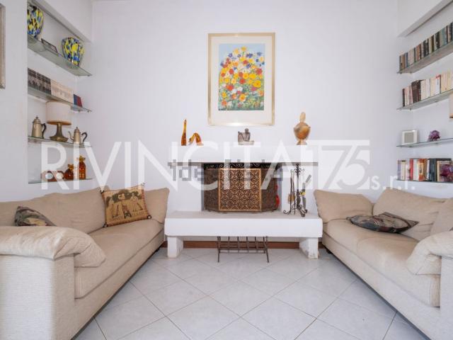 Case e ville in vendita di 228 m² in Via Sistiana, 24