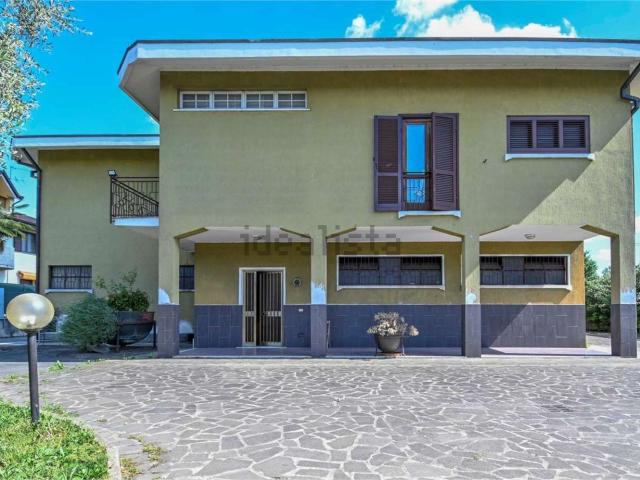 Case e ville in vendita di 228 m² in Strada della Cappelletta, 13