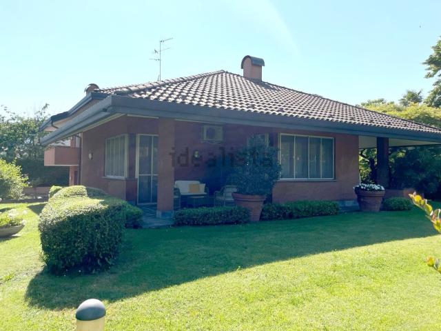 Case e ville in vendita di 229 m² in Via A. Mantegna, 23