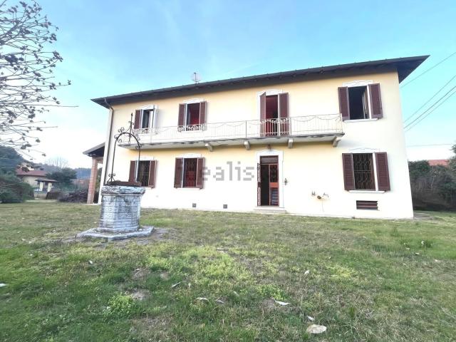 Case e ville in vendita di 229 m² in Via Antonio Gramsci, 146