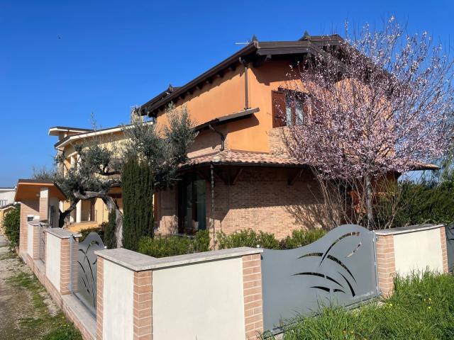 Case e ville in vendita di 229 m² in Via San Sisto, 16