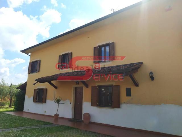 Case e ville in vendita di 229 m² in Via Raffaello Orlandini, 51015