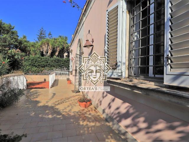 Case e ville in vendita di 229 m² in Via Zappalà