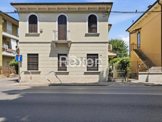 Case e ville in vendita di 229 m² in Viale Trento, 236