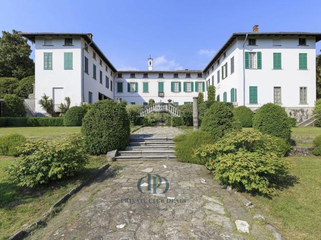 Case e ville in vendita di 2300 m² in Via Guglielmo Marconi