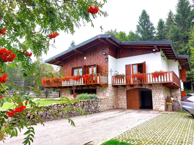 Case e ville in vendita di 230 m²