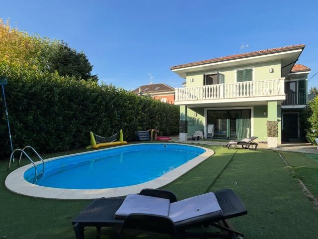 Case e ville in vendita di 230 m²