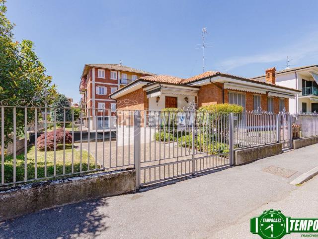 Case e ville in vendita di 230 m²