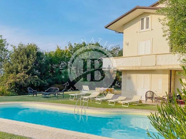 Case e ville in vendita di 230 m²