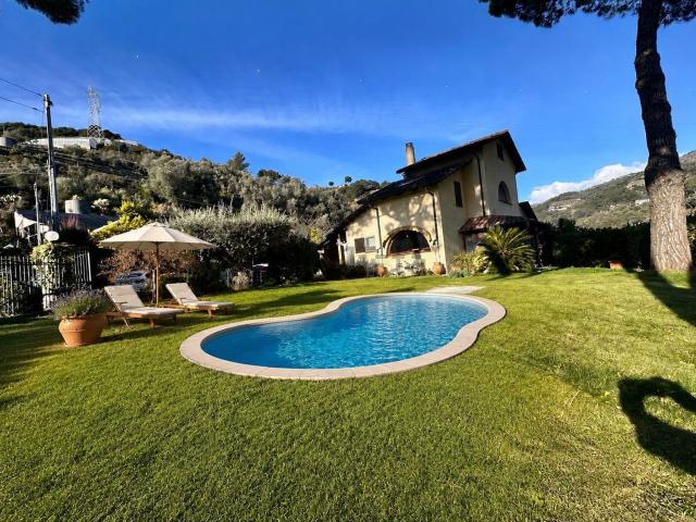 Case e ville in vendita di 230 m² in Via Correntina, 2