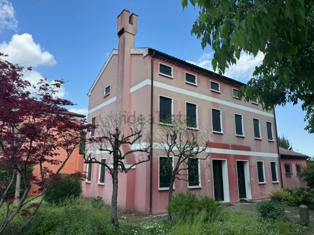 Case e ville in vendita di 230 m² in Via Calnova, 74