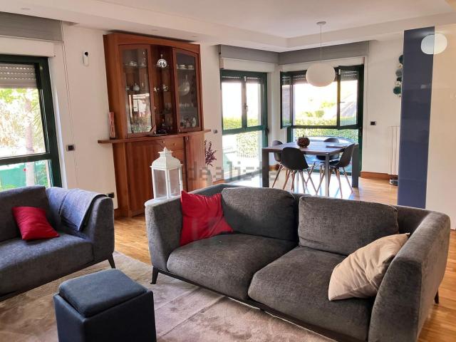 Case e ville in vendita di 230 m² in Via Caravaggio