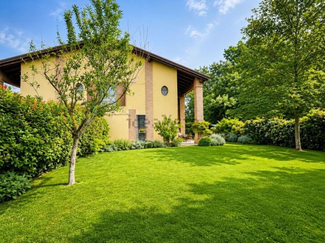 Case e ville in vendita di 230 m² in Via Caselle