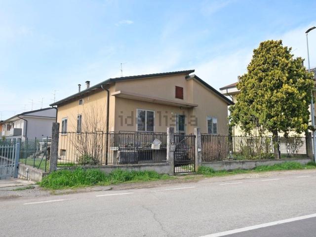 Case e ville in vendita di 230 m² in Via Crocioni