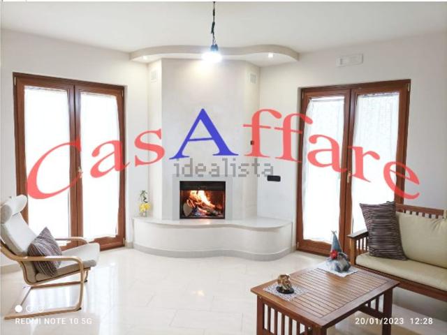 Case e ville in vendita di 230 m² in Via Ariella