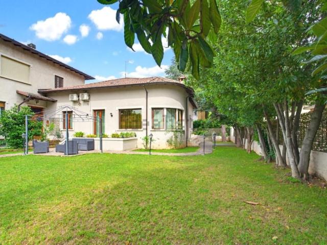 Case e ville in vendita di 230 m² in Via Bernardino Zendrini, 24