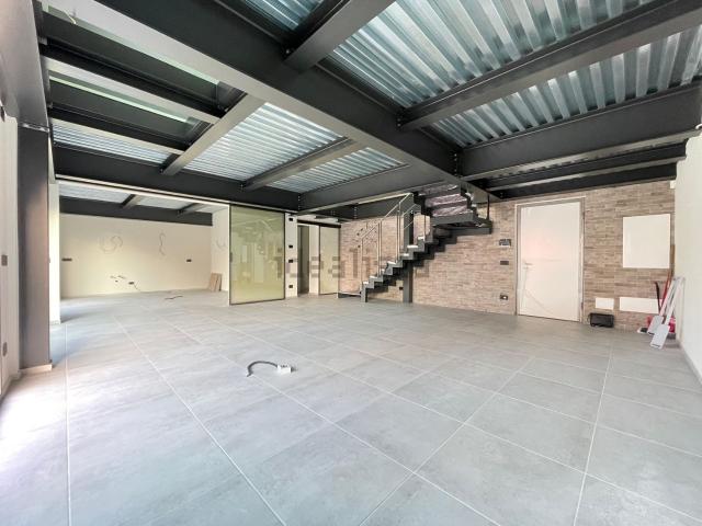 Case e ville in vendita di 230 m² in Via Brunico, 5